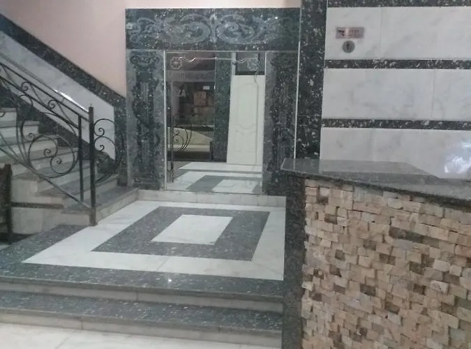 327صغيرة جميلة هادئة وسط المدينة شقة *